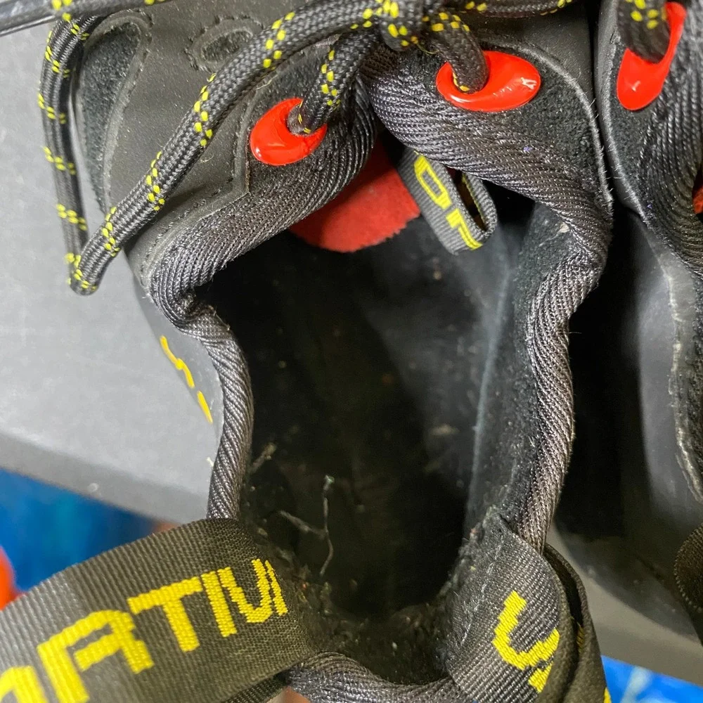 La Sportiva Tarantulace Mens Rock Climbing Shoes Black Red FriXion Sole 12